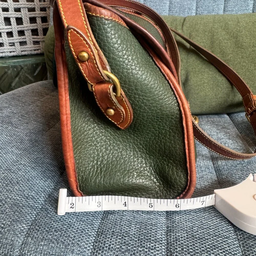 Dooney and Bourke Green Leather Purse - Picture 10 of 10